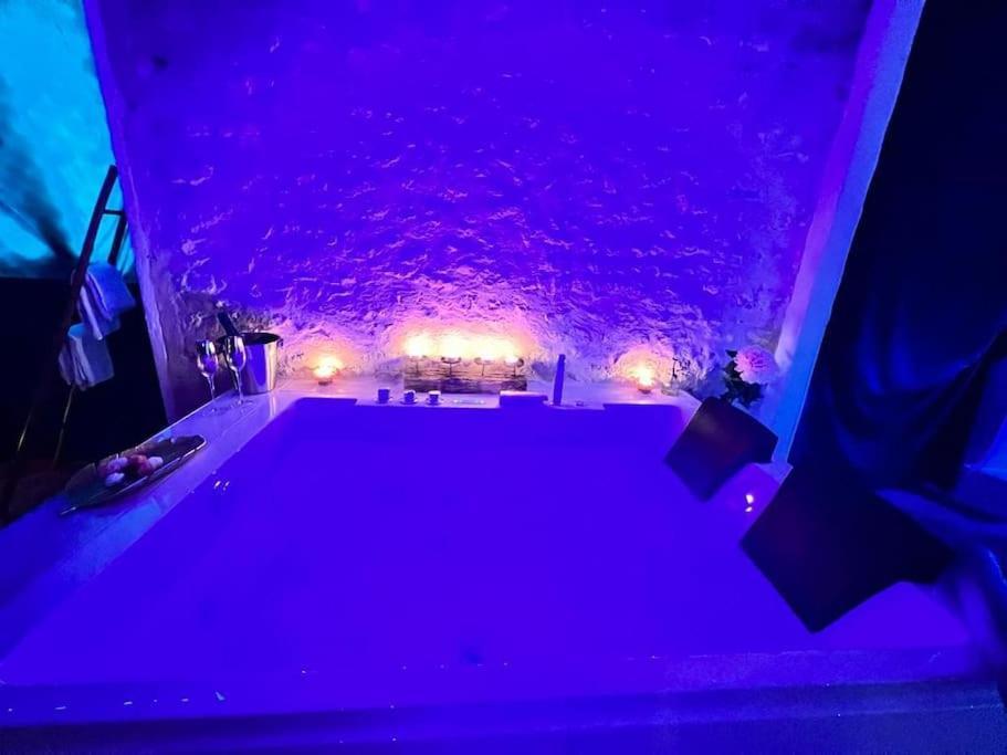 Suite Romance - Jacuzzi Moret-sur-Loing Luaran gambar