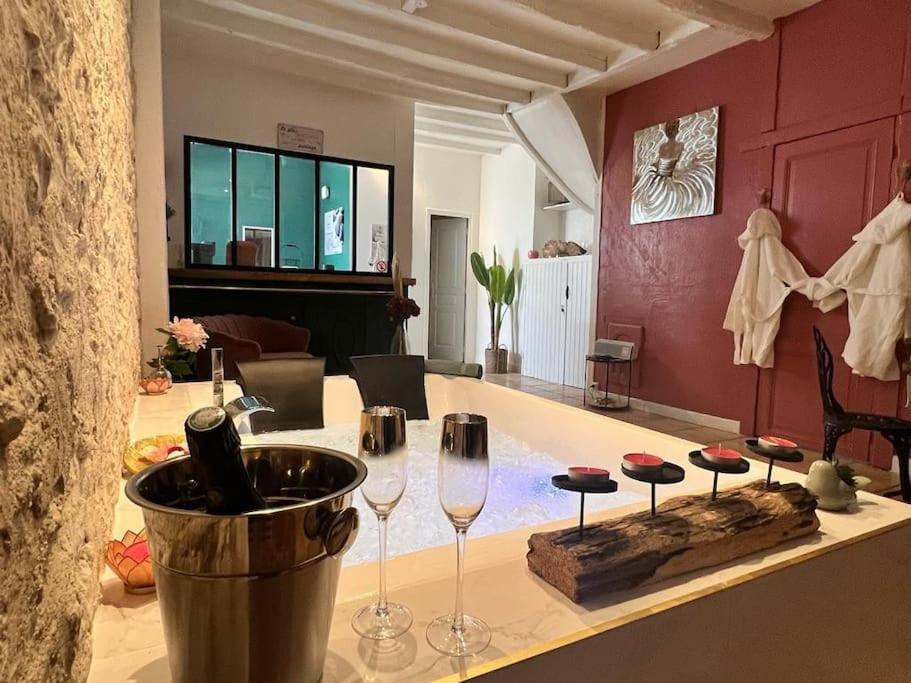 Suite Romance - Jacuzzi Moret-sur-Loing Luaran gambar