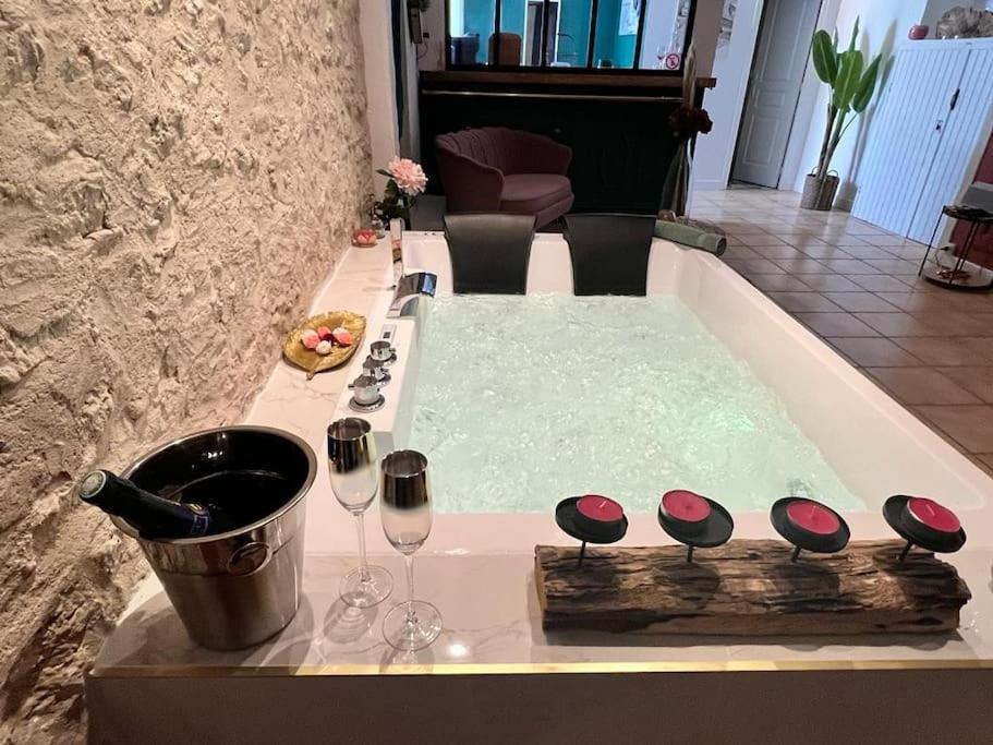 Suite Romance - Jacuzzi Moret-sur-Loing Luaran gambar
