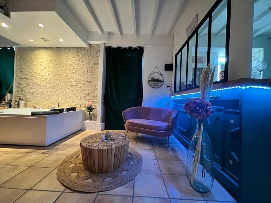 Suite Romance - Jacuzzi Moret-sur-Loing Luaran gambar
