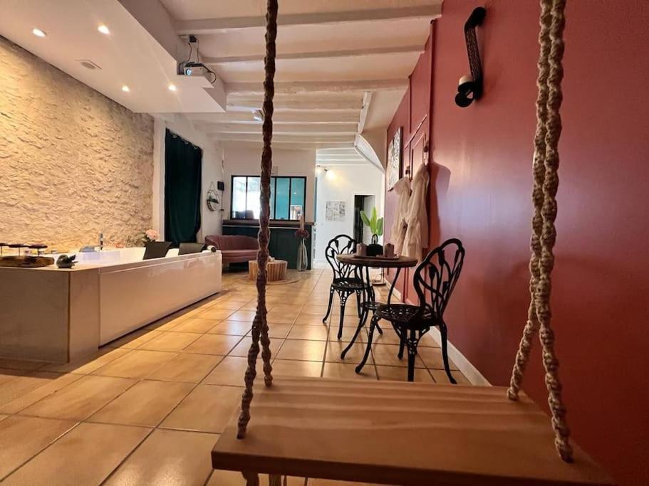 Suite Romance - Jacuzzi Moret-sur-Loing Luaran gambar