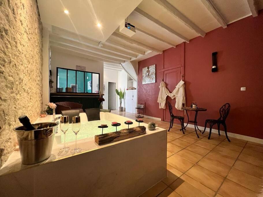 Suite Romance - Jacuzzi Moret-sur-Loing Luaran gambar
