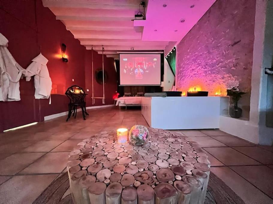 Suite Romance - Jacuzzi Moret-sur-Loing Luaran gambar